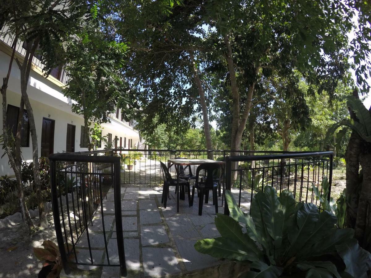 Hotel Reddoorz Premium @ Napaling Point Tangnan Exterior foto